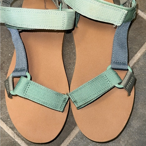 Universal Thread Shoes - Universal Threads Women's Sandals in Blue and Green
